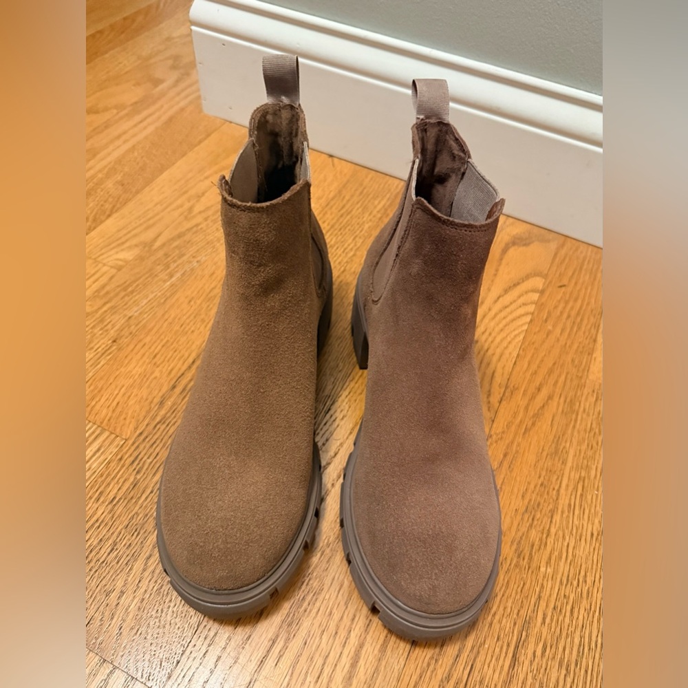 Steve Madden Women's Howler Chelsea Ankle Suede Boots Brown Lug Sole
